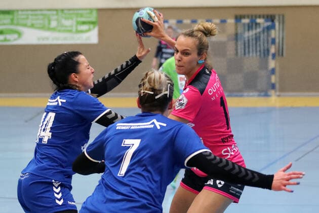 Anika Niederwieser ( Tus Metzingen) im Duell DHB-Pokal 2. Runde HSG Neudorf Doeöbeln - TuS Metzingen Neudorf Copyright: xEIBNER Westphalx EP_WES