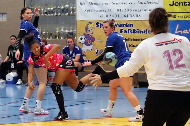 Delaila Amega (TuS Metzingen) DHB-Pokal 2. Runde HSG Neudorf Doeöbeln - TuS Metzingen Neudorf Copyright: xEIBNER Westphalx EP_WES