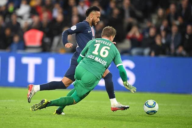 (191006) -- PARIS, Oct. 6, 2019 (Xinhua) -- Neymar JR (L) of Paris Saint-Germain vies with Ludovic Butelle of Angers during the Ligue 1 match between Paris Saint-Germain (PSG) and Angers at Parc des Princes in Paris, France, Oct. 5, 2019, (Photo by Jack Chan Xinhua) (SP)FRANCE-PARIS-LIGUE 1-PSG VS ANGERS 
