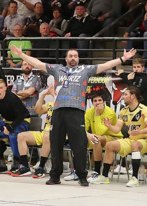 TuS Ferndorf - HSG Krefeld, 05.10.2019 Trainer Arnar Gunnarsson (HSG Krefeld), Kreuztal Stählerwiese Deutschland