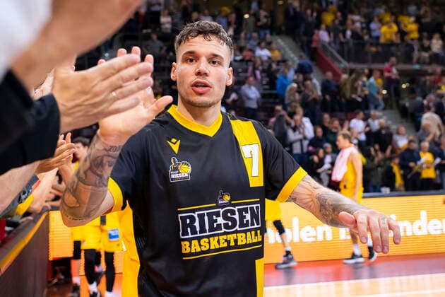 Ludwigsburg, Deutschland 05. Oktober 2019: BBL- 19 20 - MHP Riesen Ludwigsburg vs. Telekom Baskets Bonn Konstantin Konga (Ludwigsburg) Ludwigsburg MHP Arena Baden-Württemberg Deutschland