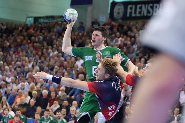 SG Flensburg-Handewitt vs Fuechse Berlin, 06.10.19, LIQUI-MOLY Handball-Bundesliga, Simon Ernst (Fuechse Berlin, 02) gegen Simon Jeppsson (SG Flensburg-Handewitt, 17) Copyright: xBEAUTIFULxSPORTS MarioxM.xKobergx