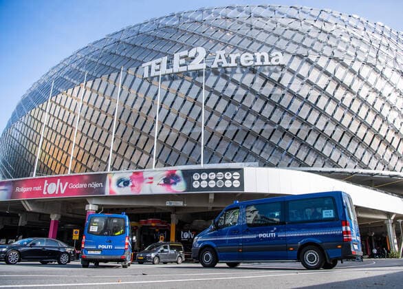 191005 Polis fran Danmark pa plats utanför Tele2 Arena inför fotbollsmatchen i Allsvenskan mellan AIK och Örebro den 5 oktober 2019 i Stockholm. Copyright: SIMONxHASTEGARD BB191005SH070