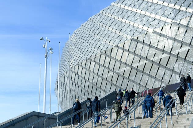 191006 Publik utanför Tele2 Arena innan fotbollsmatchen i Allsvenskan mellan Djurgarden och Hammarby den 6 oktober 2019 i Stockholm. Copyright: SIMONxHASTEGARD BB191006SH010