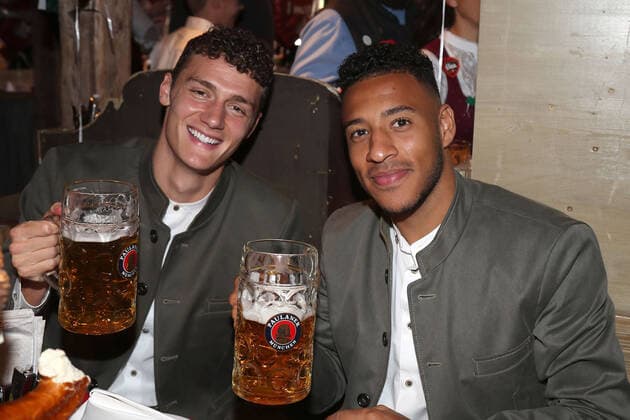 06.10.2019, xfux, Fussball 1.Bundesliga, FC Bayern Muenchen besucht Oktoberfest 2019, emspor, v.l. Benjamin Pavard (FC Bayern Muenchen), Corentin Tolisso (FC Bayern Muenchen) Muenchen