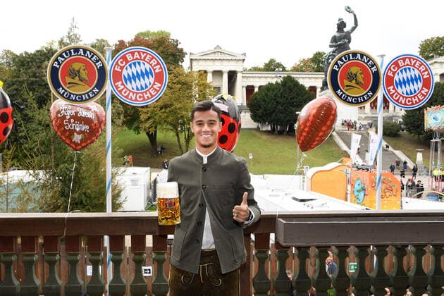 Bilder des Jahres 2019, Sport 10 Oktober Sport Themen der Woche KW40 Sport Bilder des Tages Philippe Coutinho Fussball FC Bayern München auf dem Oktoberfest 06.10.2019 *** Philippe Coutinho Football FC Bayern Munich at the Oktoberfest 06 10 2019
