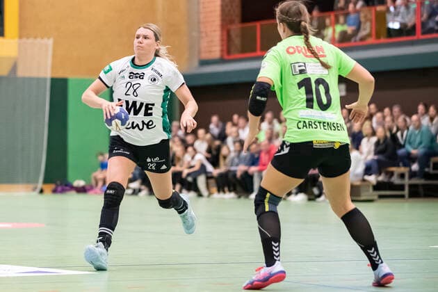 TSV Nord Harrislee vs VfL Oldenburg, Handball, DHB-Pokal 2. Runde, Harrislee; 06.10.19 Myrthe Schoenaker (Nr.28, VfL Oldenburg) gegen Merle Carstensen (Nr.10, TSV Nord Harrislee) Copyright: xBEAUTIFULxSPORTS MarioxM.xKobergx