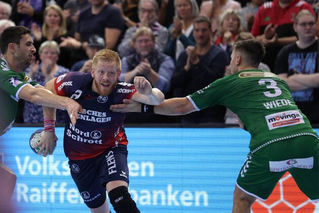 SG Flensburg-Handewitt vs Fuechse Berlin, 06.10.19, LIQUI-MOLY Handball-Bundesliga, Jim Gottfridsson (SG Flensburg-Handewitt, 24) gegen Fabian Wiede (Fuechse Berlin, 03) und Marko Kopljar (Fuechse Berlin, 35) Copyright: xBEAUTIFULxSPORTS MarioxM.xKobergx