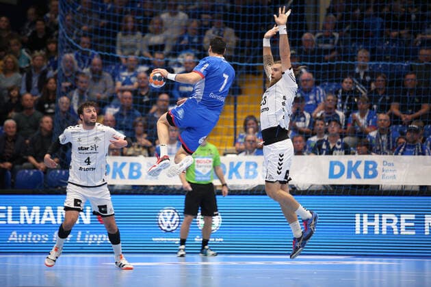 v.l. Domagoj Duvnjak (THW Kiel 4), Isaias Guardiola (TBV Lemgo Lippe 7), Pavel Horak (THW Kiel 28) GER, Handball, 1. Bundesliga, TBV Lemgo Lippe gegen THW Kiel, 06.10.2019 Lemgo Copyright: xEIBNER JanxStrohdiekx EP_JSK