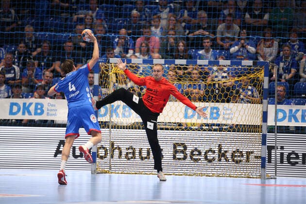 Bjarki Mar Elisson (TBV Lemgo Lippe 4) gegen Dario Quenstedt (THW Kiel 21)(Tor) GER, Handball, 1. Bundesliga, TBV Lemgo Lippe gegen THW Kiel, 06.10.2019 Lemgo Copyright: xEIBNER JanxStrohdiekx EP_JSK