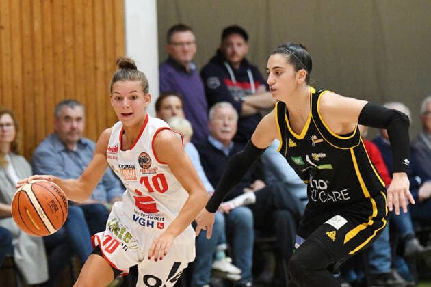 GER, DBBL, GiroLive-Panthers Osnabrueck vs. inexio Royals Saarlouis 06.10.2019, Panthers Dome, Osnabrück, GER, DBBL, GiroLive-Panthers Osnabrueck vs. inexio Royals Saarlouis im Bild Jenny Strozyk (GiroLive-Panthers Osnabrück 10) Andrea Andelova (inexio Royals Saarlouis 4)