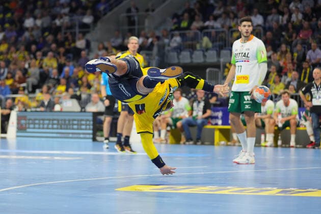 Handball Bundesliga: Rhein-Neckar Loewen vs. HSG Wetzlar Mannheim, Deutschland 06. Oktober 2019 - 8. Spieltag der Liqui Moly Handball Bundesliga: Jannik Kohlbacher (Loewen), Aktion Einzelbild Freisteller mit Ball