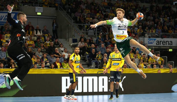 Handball, 1. Bundesliga: Rhein-Neckar-Löwen - HSG Wetzlar, 8. Spieltag am 06.10.2019, Saison 2019 20, ZmdZ, Kristian Bjornsen (7, HSG Wetzlar) erzielt das 14-19 gegen Andreas Palicka (12, Torwart, Rhein Neckar Löwen) für Wetzlar, Rhein-Neckar-Löwen - HSG Wetzlar