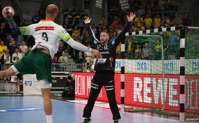 Handball, 1. Bundesliga: Rhein-Neckar-Löwen - HSG Wetzlar, 8. Spieltag am 06.10.2019, Saison 2019 20, ZmdZ, Joao Ferraz (9, HSG Wetzlar) erzielt en letzten treffer für wetzlar gegen Andreas Palicka (12, Torwart, Rhein Neckar Löwen), Rhein-Neckar-Löwen - HSG Wetzlar