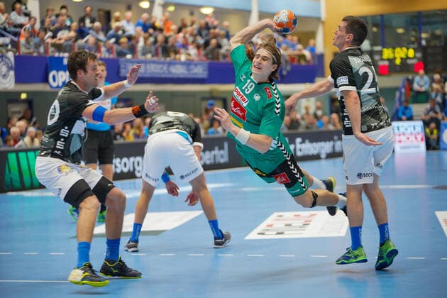 GER, 1. HBL. Herren, Bergischer HC vs. TSV GWD Minden 06.10.2019, Klingenhalle, Solingen, GER, 1. HBL. Herren, Bergischer HC vs. TSV GWD Minden, im Bild picture shows: Juri Knorr (Minden 19), mit einem Torwurf