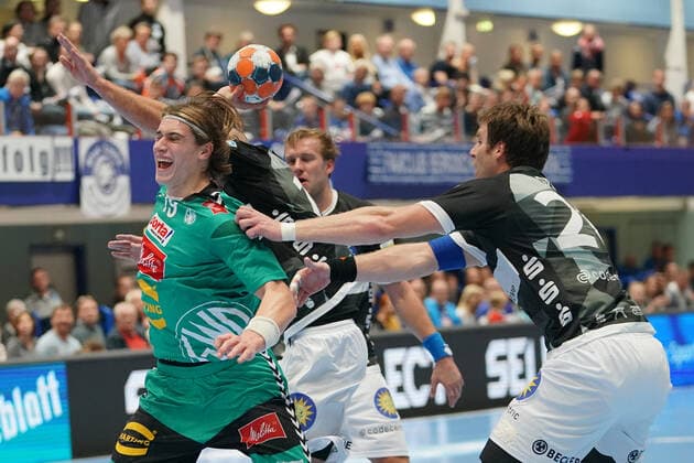 GER, 1. HBL. Herren, Bergischer HC vs. TSV GWD Minden 06.10.2019, Klingenhalle, Solingen, GER, 1. HBL. Herren, Bergischer HC vs. TSV GWD Minden, im Bild picture shows: Juri Knorr (Minden 19), mit einem Tor