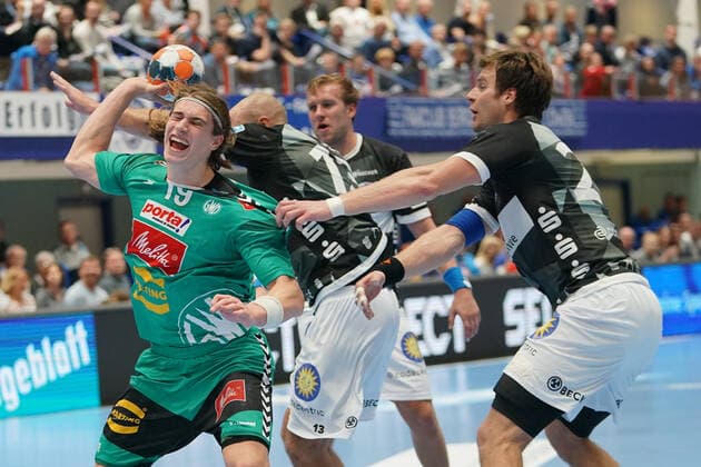 GER, 1. HBL. Herren, Bergischer HC vs. TSV GWD Minden 06.10.2019, Klingenhalle, Solingen, GER, 1. HBL. Herren, Bergischer HC vs. TSV GWD Minden, im Bild picture shows: Juri Knorr (Minden 19), mit einem Tor