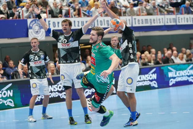 GER, 1. HBL. Herren, Bergischer HC vs. TSV GWD Minden 06.10.2019, Klingenhalle, Solingen, GER, 1. HBL. Herren, Bergischer HC vs. TSV GWD Minden, im Bild picture shows: Joscha Ritterbach (Minden 5), mit einem Tor