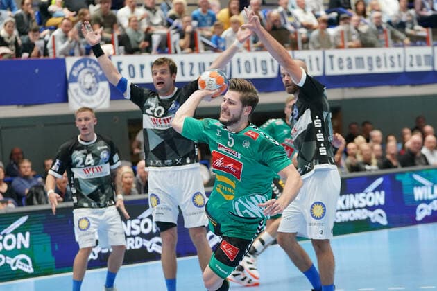 GER, 1. HBL. Herren, Bergischer HC vs. TSV GWD Minden 06.10.2019, Klingenhalle, Solingen, GER, 1. HBL. Herren, Bergischer HC vs. TSV GWD Minden, im Bild picture shows: Joscha Ritterbach (Minden 5), mit einem Tor