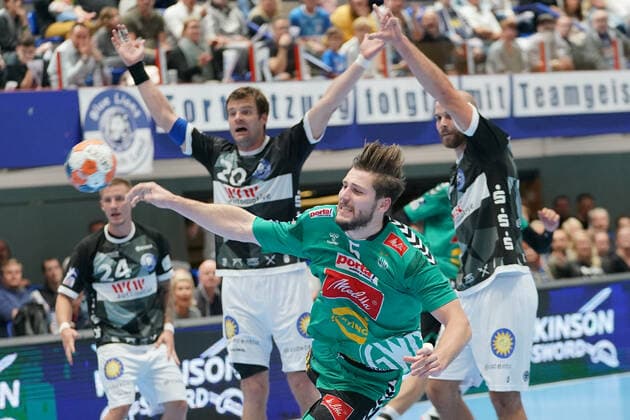 GER, 1. HBL. Herren, Bergischer HC vs. TSV GWD Minden 06.10.2019, Klingenhalle, Solingen, GER, 1. HBL. Herren, Bergischer HC vs. TSV GWD Minden, im Bild picture shows: Joscha Ritterbach (Minden 5), mit einem Tor