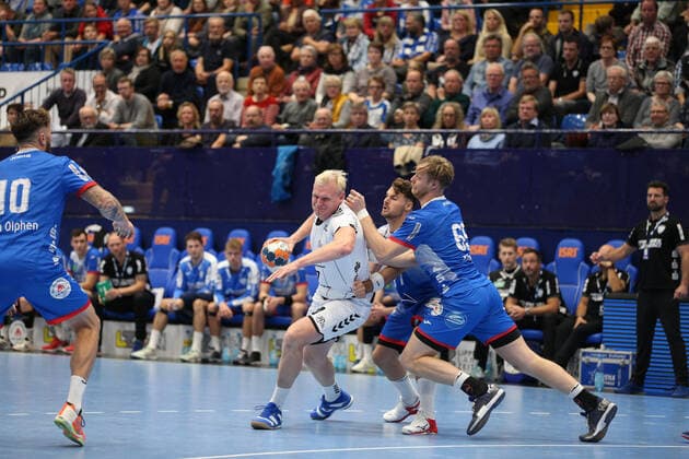 Patrick Wiencek (THW Kiel 17) gegen Dani Baijens (TBV Lemgo Lippe 77)(hinten) und Christian Klimek (TBV Lemgo Lippe 69)(rechts) GER, Handball, 1. Bundesliga, TBV Lemgo Lippe gegen THW Kiel, 06.10.2019 Lemgo Copyright: xEIBNER JanxStrohdiekx EP_JSK