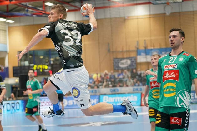 GER, 1. HBL. Herren, Bergischer HC vs. TSV GWD Minden 06.10.2019, Klingenhalle, Solingen, GER, 1. HBL. Herren, Bergischer HC vs. TSV GWD Minden, im Bild picture shows: Jeffrey Boomhouwer (BHC 32), mit einem Torwurf