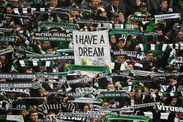 Sport Bilder des Tages Moenchengladbach, Borussia Park, 06.10.19, 1.Bundesliga - 7.Spieltag: Borussia Moenchengladbach - FC Augsburg Fankurve, Fans, Fanblock Gladbach 1.Bundesliga - 7.Spieltag: Borussia Moenchengladbach - FC Augsburg Moenchengladbach