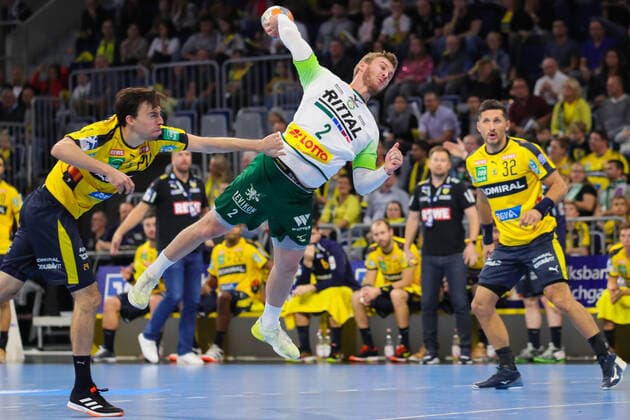 Handball Bundesliga: Rhein-Neckar Loewen vs. HSG Wetzlar Mannheim, Deutschland 06. Oktober 2019 - 8. Spieltag der Liqui Moly Handball Bundesliga: v. li. im Zweikampf Patrick Groetzki (Loewen) und Alexander Feld (Wetzlar)