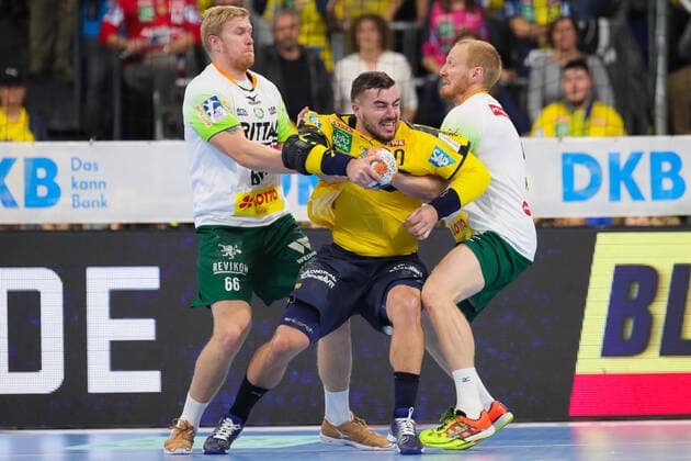 Handball Bundesliga: Rhein-Neckar Loewen vs. HSG Wetzlar Mannheim, Deutschland 06. Oktober 2019 - 8. Spieltag der Liqui Moly Handball Bundesliga: v. li. im Zweikampf Anton Lindskog (Wetzlar), Jannik Kohlbacher (Loewen) und Stefan Kneer (Wetzlar)