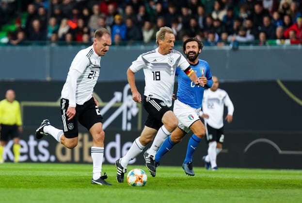 07.10.2019, xmkx, Fussball Legendenspiel, DFB-All-Stars - Azzurri Legends v.l. Alexander Zickler (GER), Juergen Klinsmann (GER), Andrea Pirlo (ITA) (DFL DFB REGULATIONS PROHIBIT ANY USE OF PHOTOGRAPHS as IMAGE SEQUENCES and or QUASI-VIDEO) Fuerth Bayern Deutschland (DE)