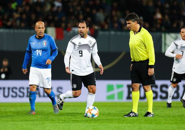 07.10.2019, xmkx, Fussball Legendenspiel, DFB-All-Stars - Azzurri Legends v.l. Luigi Di Biagio (ITA), Ulf Kirsten (GER) (DFL DFB REGULATIONS PROHIBIT ANY USE OF PHOTOGRAPHS as IMAGE SEQUENCES and or QUASI-VIDEO) Fuerth Bayern Deutschland (DE)
