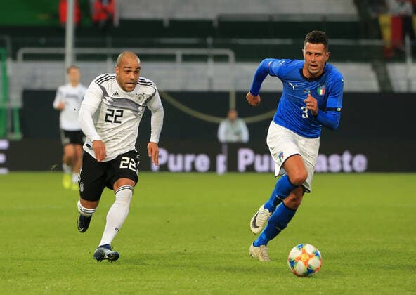 07.10.2019, DFB-All-Stars vs Azzuri Legends, Sportpark Ronhof Fuerth, Fussball, im Bild: David Odonkor ( DFB All Stars) vs Fabio Grosso ( Azzuri All Stars)