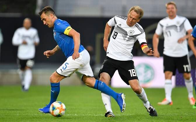 07.10.2019 - Fussball - Länderspiel Legenden-Spiel -: DFB All Stars ( Deutschland ) gg Azzurri Legends ( Italien ) - - Fabio Cannavaro (Italien Azzuri Legends ) Jürgen Klinsmann (Deutschland DFB-All-Stars )