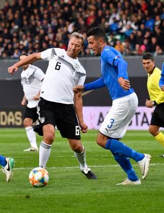 07.10.2019 - Fussball - Länderspiel Legenden-Spiel -: DFB All Stars ( Deutschland ) gg Azzurri Legends ( Italien ) - - Guido Buchwald (Deutschland DFB-All-Stars ) Fabio Grosso (Italien Azzuri Legends )