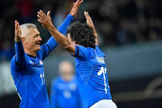 07.10.2019 - Fussball - Länderspiel Legenden-Spiel -: DFB All Stars ( Deutschland ) gg Azzurri Legends ( Italien ) - - Torjubel Jubel Freude nach Treffer Tor Torschuß zum 2:3 durc Damiano Tommasi (Italien Azzuri Legends ) - Fabrizio Ravanelli (Italien Azzuri Legends ) Damiano Tommasi (Italien Azzuri Legends )