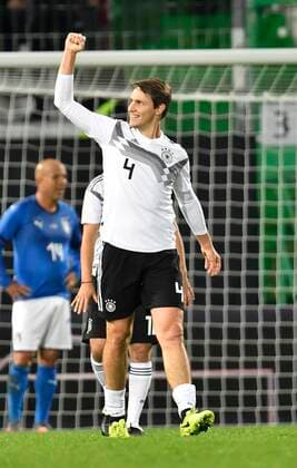 07.10.2019 - Fussball - Länderspiel Legenden-Spiel -: DFB All Stars ( Deutschland ) gg Azzurri Legends ( Italien ) - - Torjubel Jubel Freude nach Treffer Tor Torschuß zum 3:3 durch Philipp Wollscheid (Deutschland DFB-All-Stars ) -