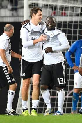 07.10.2019 - Fussball - Länderspiel Legenden-Spiel -: DFB All Stars ( Deutschland ) gg Azzurri Legends ( Italien ) - - Torjubel Jubel Freude nach Treffer Tor Torschuß zum 3:3 durch Philipp Wollscheid (Deutschland DFB-All-Stars ) - Philipp Wollscheid (Deutschland DFB-All-Stars ) Gerald Asamoah (Deutschland DFB-All-Stars )