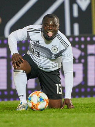 Bilder des Jahres 2019, Sport 10 Oktober Sport Themen der Woche KW41 Gerald ASAMOAH, DFB All Stars Nr. 13 drives, controls the ball, action, full-size, Single action, einzelaktion, with ball, full body, whole figure, cutout, single shots, ball treatment, pick-up, header, cut out, Freisteller Ganzkoerperaufnahme, GERMANY ALL-STARS Legends - ITALY AZZURRI ALL STARS 3-3, German Soccer League , Fürth, October 07, 2019 Season 2019 2020
