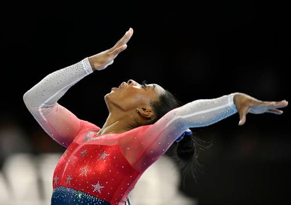 Aktion Simone Biles USA Boden Handkuss Finale Team Frauen Damen Hanns-Martin.Schleyer-Halle 08.10.2019 Turn-WM Stuttgart 2019 Turn-WM Stuttgart 2019 *** Action Simone Biles USA Floor Handkuss Final Team Women Women Hanns Martin Schleyer Hall 08 10 2019 Gymnastics World Cup Stuttgart 2019 Gymnastics World Cup Stuttgart 2019