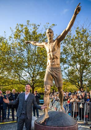 191008 Zlatan Ibrahimovic pose besides his statue after the revealing ceremony of his statue at Stadiontorget on October 8, 2019 in Malmö. Photo: Petter Arvidson BILDBYRAN kod PA 92363 bbeng fotboll football soccer Zlatan Ibrahimovic staty Statue *** 191008 Zlatan Ibrahimovic pose besides his statue after the revealing ceremony of his statue at Stadiontorget on October 8, 2019 in Malmö Photo Petter Arvidson BILDBYRAN kod PA 92363 bbeng fotboll football soccer Zlatan Ibrahimovic staty Statue,  Copyright: PETTERxARVIDSON BB191008PA098