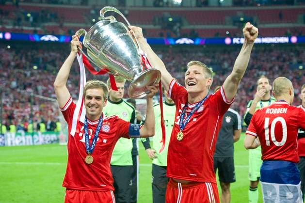 Bastian SCHWEINSTEIGER beendet seine Karriere! Archivfoto: Philipp LAHM (li.) und Bastian SCHWEINSTEIGER (beide M) jubeln mit Pokal, Fussball Champions League Finale 2013 Borussia Dortmund (DO) - FC Bayern Muenchen (M) 1:2. Saison2012 13, WEMBLEY Stadion, 25.05.2013. Â