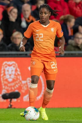 Liza van der Most (Niederlande, Holland, 22) am Ball, Freisteller, Einzelbild, Ganzkörper, Aktion, Action, Spielszene, 08.10.2019, Eindhoven (Niederlande), Fussball, EM-Qualifikation Frauen, Niederlande - Russland