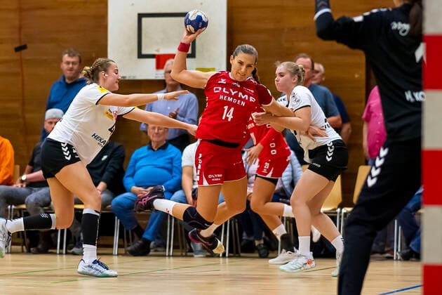 Bietigheim, Deutschland 09. Oktober 2019: HBF - 19 20 - SG BBM Bietigheim vs. 1. FSV Mainz 05 v.li. Carina Gangel (FSV Mainz), Karolina Kudlacz-Gloc (Bietigheim), Franziska Fischer (FSV Mainz) Bietigheim-Bissingen Halle am Viadukt Baden-Württemberg Deutschland