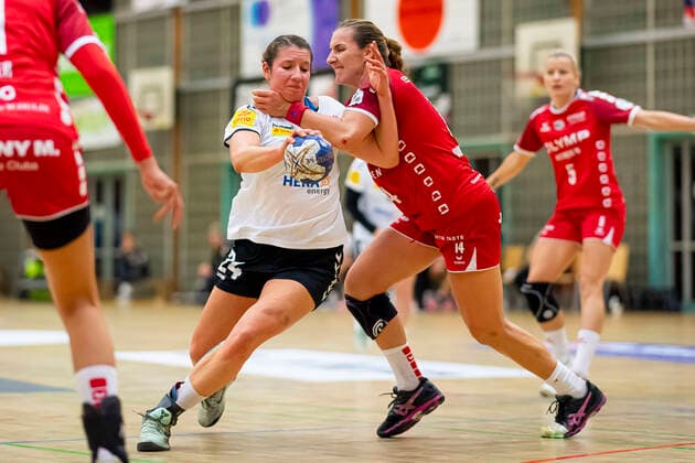 Bietigheim, Deutschland 09. Oktober 2019: HBF - 19 20 - SG BBM Bietigheim vs. 1. FSV Mainz 05 Elisa Burkholder (FSV Mainz), Karolina Kudlacz-Gloc (Bietigheim) Bietigheim-Bissingen Halle am Viadukt Baden-Württemberg Deutschland