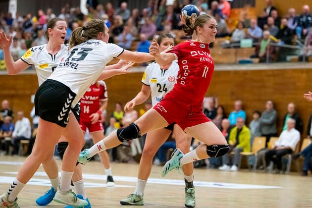 Bietigheim, Deutschland 09. Oktober 2019: HBF - 19 20 - SG BBM Bietigheim vs. 1. FSV Mainz 05 v.li. Alicia Soffel (FSV Mainz), Laura van der Heijden (Bietigheim) Bietigheim-Bissingen Halle am Viadukt Baden-Württemberg Deutschland