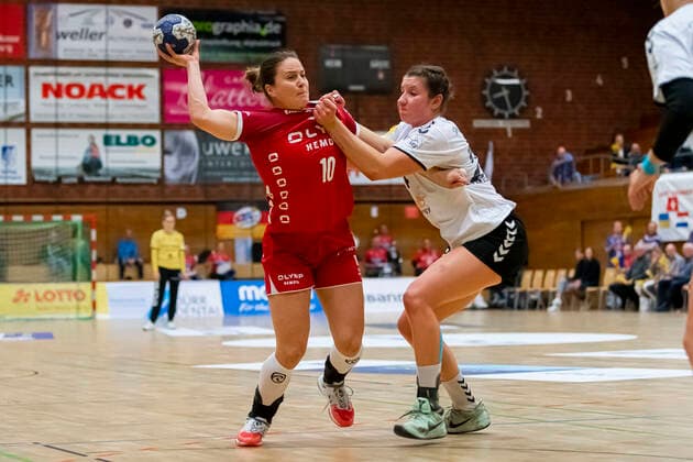 Bietigheim, Deutschland 09. Oktober 2019: HBF - 19 20 - SG BBM Bietigheim vs. 1. FSV Mainz 05 v. li. im Zweikampf Anna Loerper (Bietigheim) und Elisa Burkholder (FSV Mainz) Bietigheim-Bissingen Halle am Viadukt Baden-Württemberg Deutschland