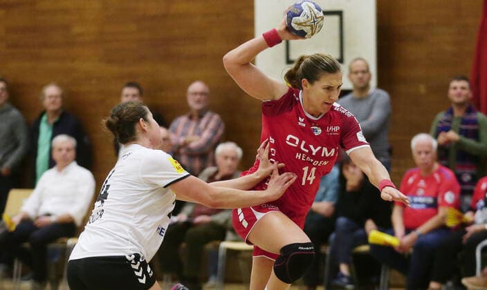 Bietigheim , Handball Bundesliga , SG BBM Bietigheim vs. FSV Mainz 05 , rechts: Karolina Kudlacz-Gloc ( BBM )