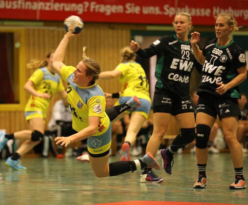 Foto : Torwurf von Lynn Schneider Buxtehude Handball - 1. Bundesliga Damen , am Mi. 09.10.2019 BSV Buxtehude - Oldenburg