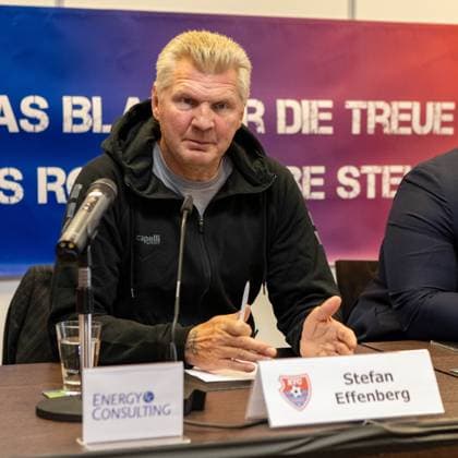 Sport Bilder des Tages Vorstellung Stefan Effenberg beim KFC Uerdingen am 10.10.2019 im Hotel Tulip Inn in Düsseldorf Stefan Effenberg ( Manager Uerdingen ) DFB regulations prohibit any use of photographs as image sequences and or quasi-video.