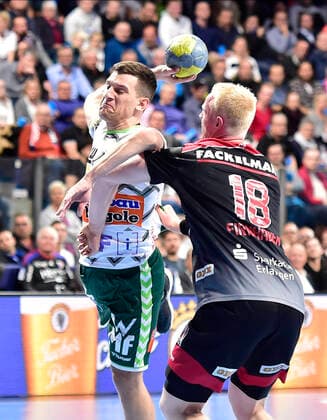 10.10.2019 - Handball - 1. Bundesliga DKB HBL - Saison 2019 2020 - 08. Spieltag: HC Erlangen Metropolregion Nürnberg HCE - FA Göppingen - OGo - Josip Peric (18, Frisch Auf Göppingen ) Sebastian Firnhaber (18, HC Erlangen HCE )